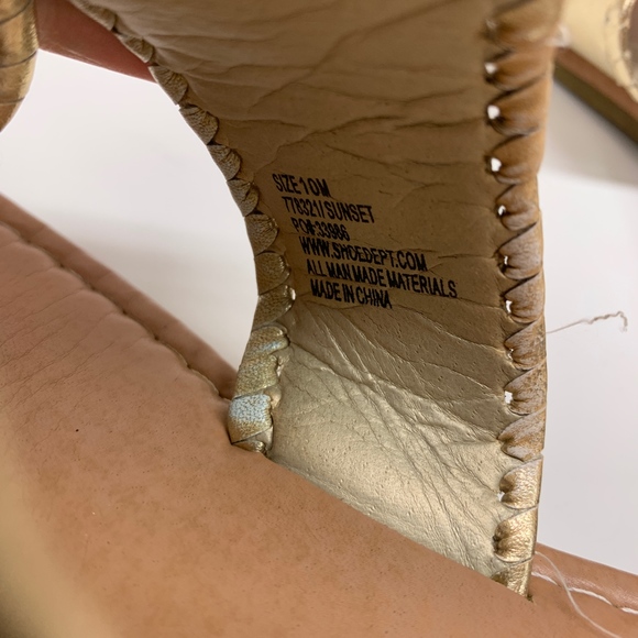 SOLD Metallic Gold Hampton Sandals Flip Flops 10 - Picture 3 of 9